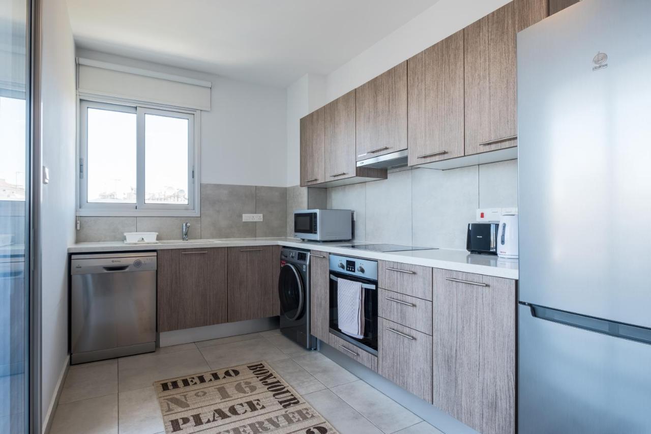 Solaar Apartments Faneromeni Larnaca Buitenkant foto