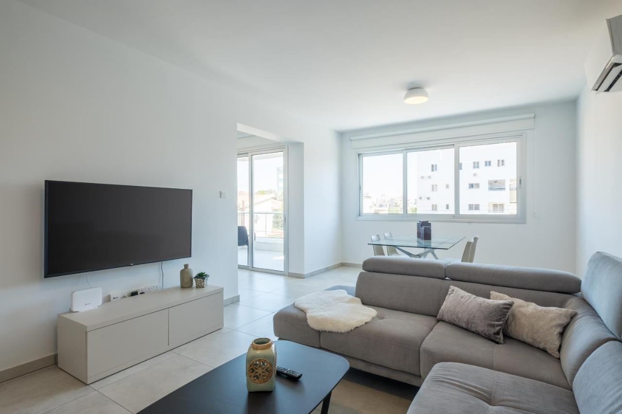 Solaar Apartments Faneromeni Larnaca Buitenkant foto