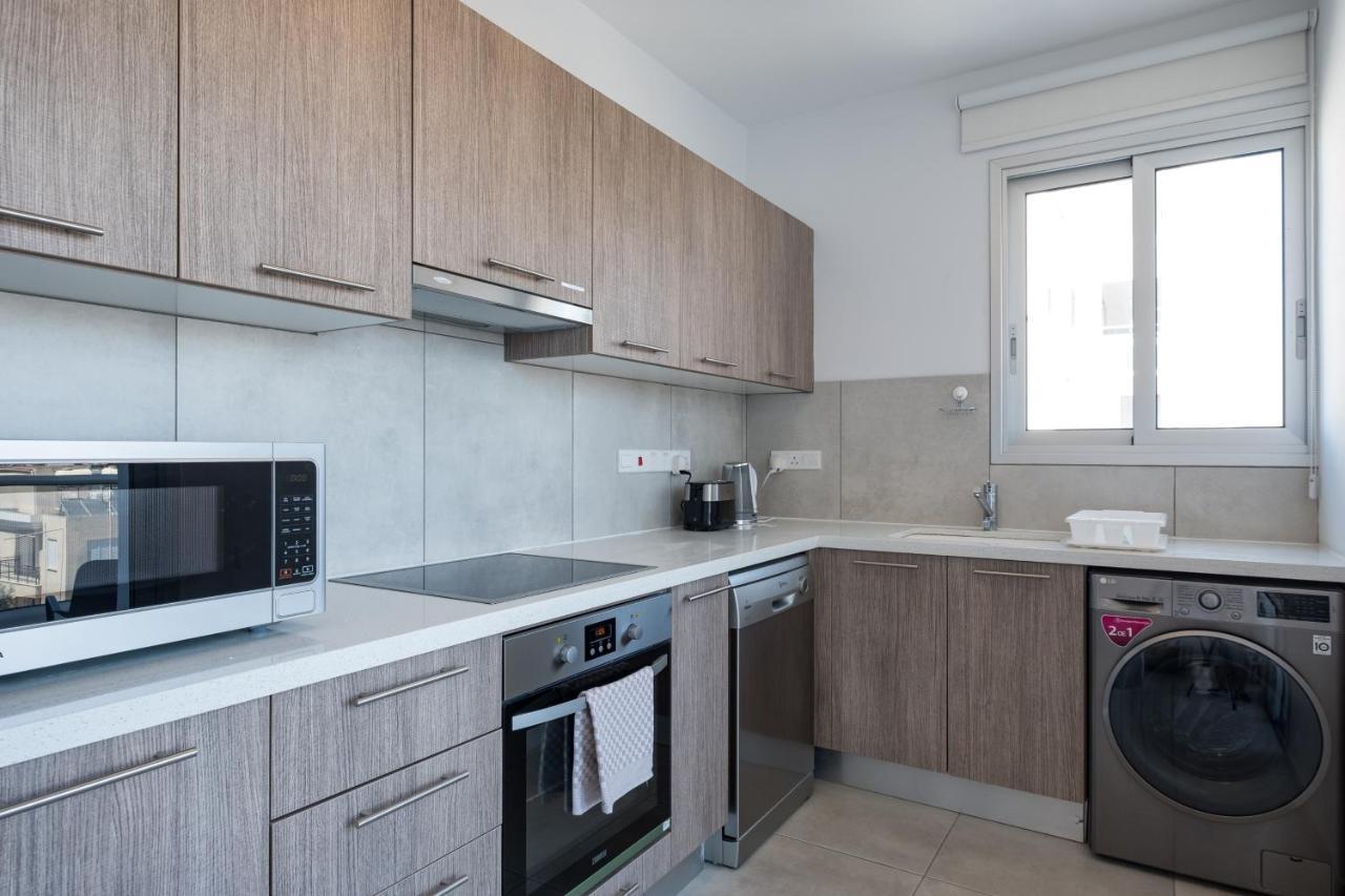 Solaar Apartments Faneromeni Larnaca Buitenkant foto
