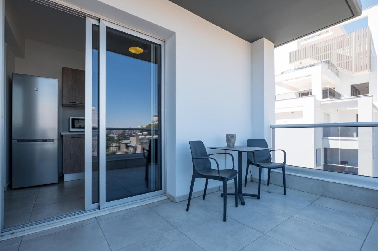 Solaar Apartments Faneromeni Larnaca Buitenkant foto