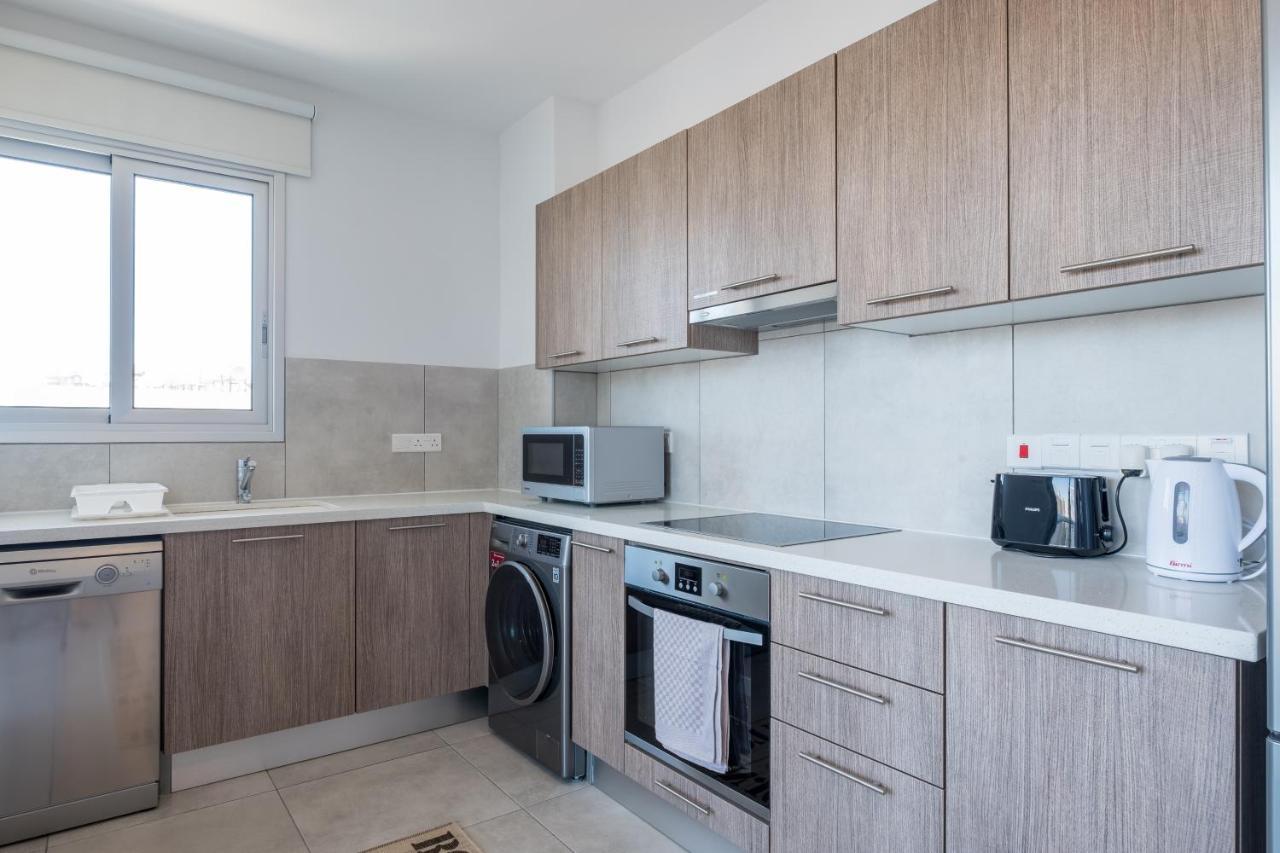 Solaar Apartments Faneromeni Larnaca Buitenkant foto