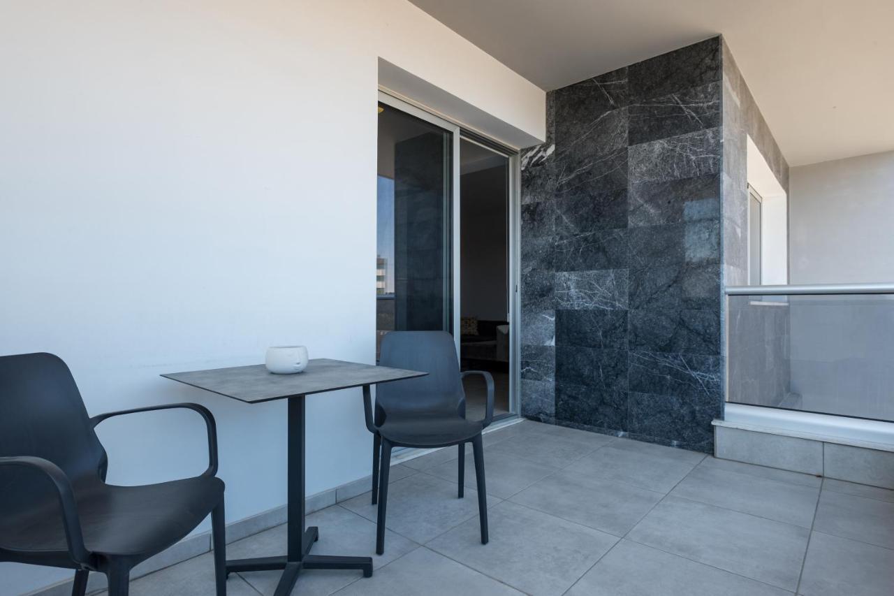 Solaar Apartments Faneromeni Larnaca Buitenkant foto