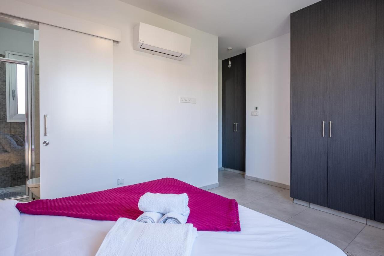 Solaar Apartments Faneromeni Larnaca Buitenkant foto