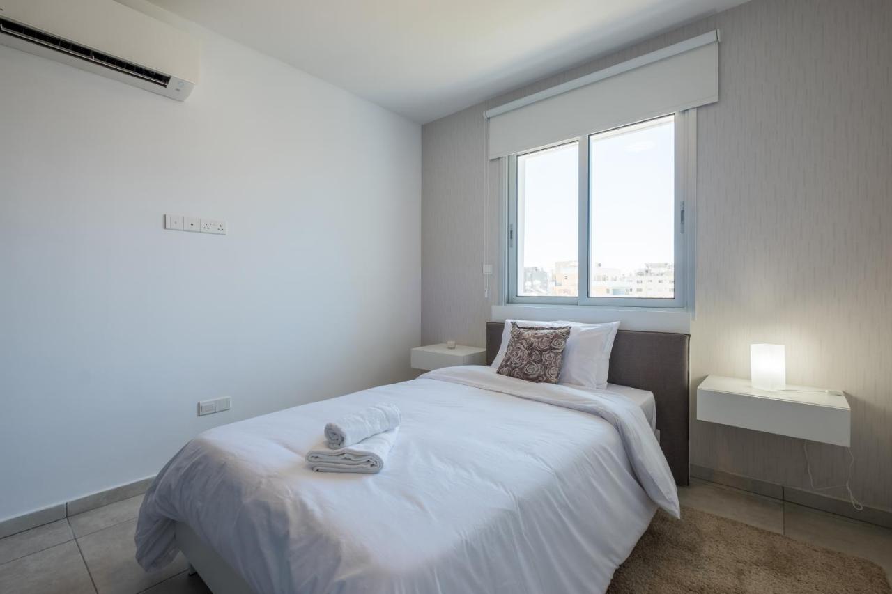 Solaar Apartments Faneromeni Larnaca Buitenkant foto