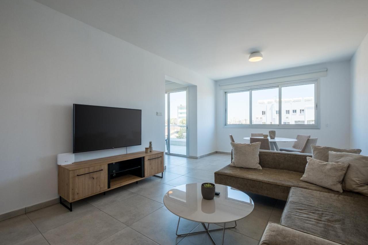 Solaar Apartments Faneromeni Larnaca Buitenkant foto