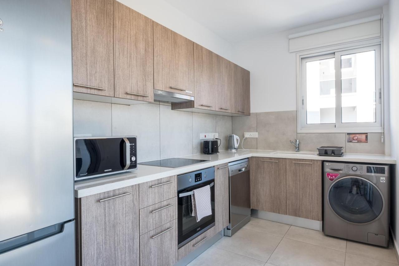 Solaar Apartments Faneromeni Larnaca Buitenkant foto