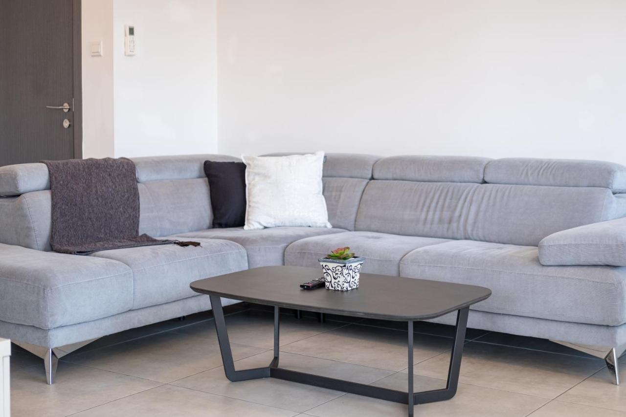 Solaar Apartments Faneromeni Larnaca Buitenkant foto