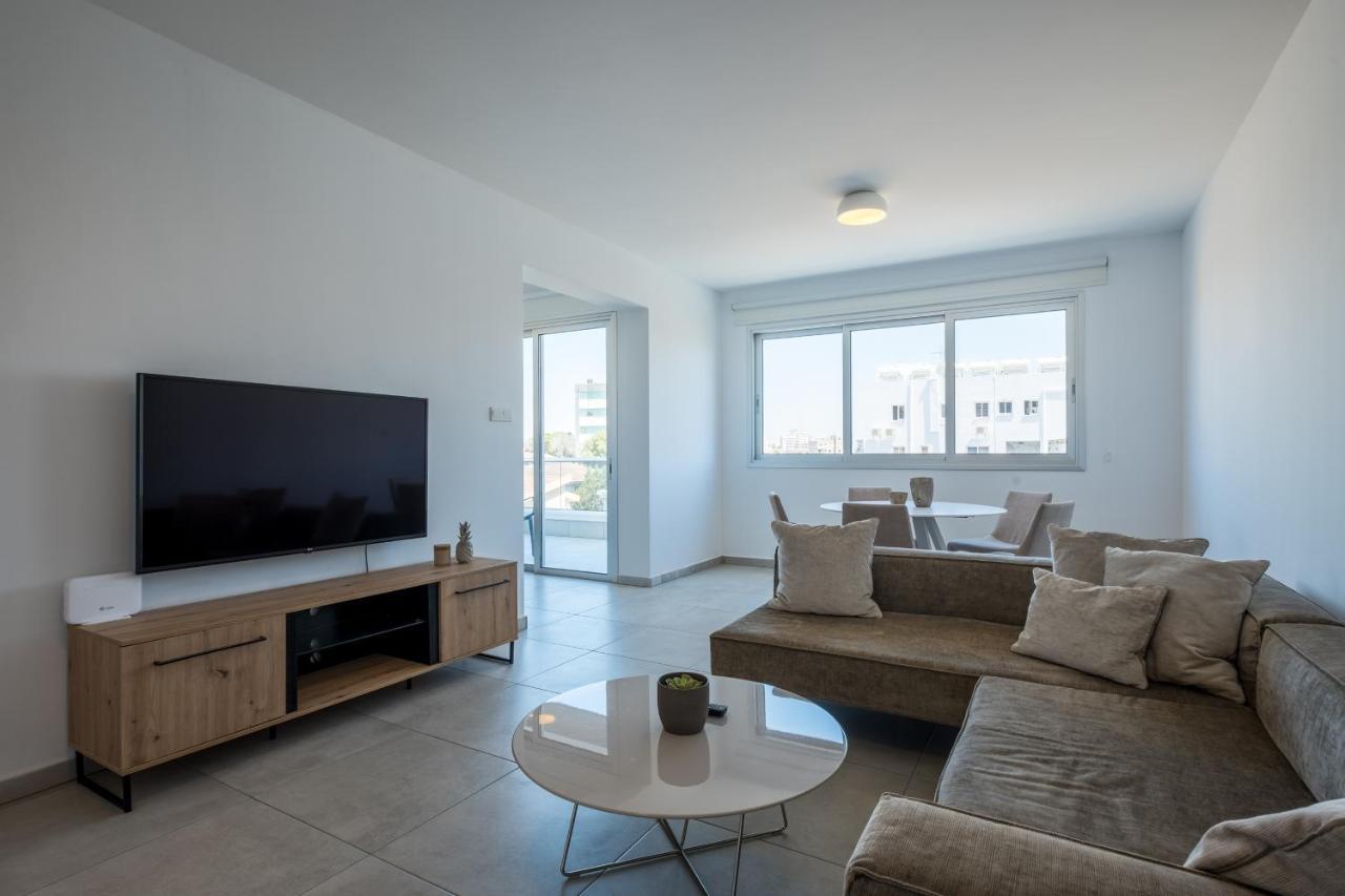 Solaar Apartments Faneromeni Larnaca Buitenkant foto