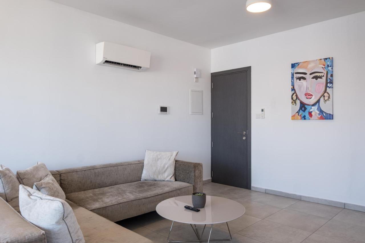Solaar Apartments Faneromeni Larnaca Buitenkant foto